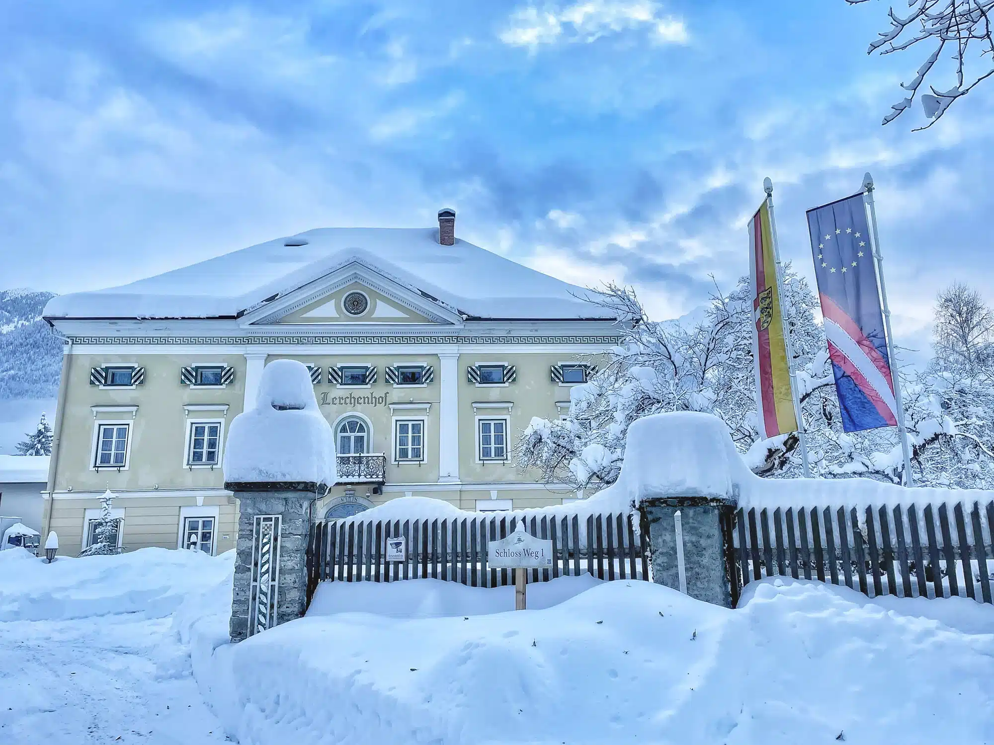 Schloss Lerchenhof Winter Außenansicht